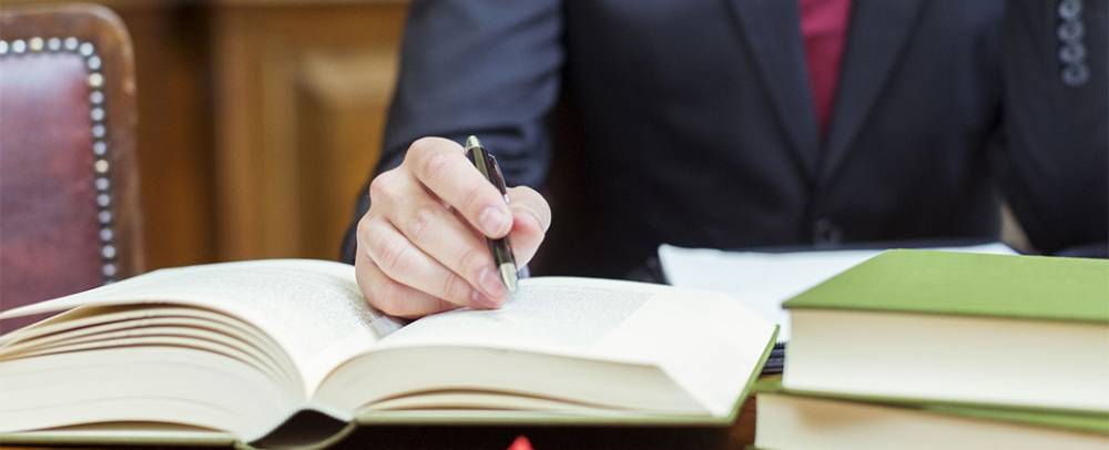 چگونه می توان از وکیل شکایت کرد؟